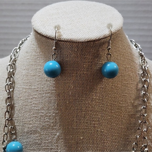 Turquoise and silver tone multi strand necklace and earrings - Picture 3 of 5